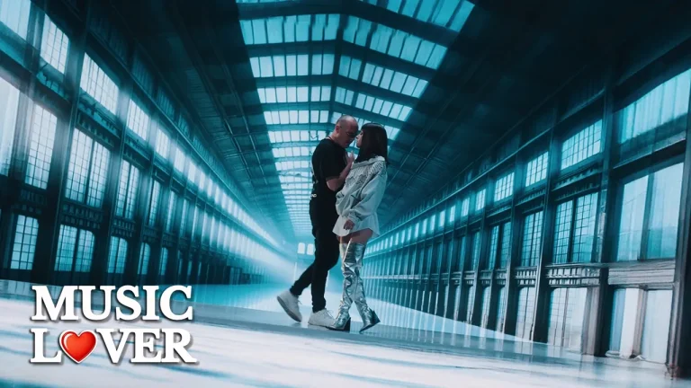 Mellina feat. What’s UP – Un pahar de rom